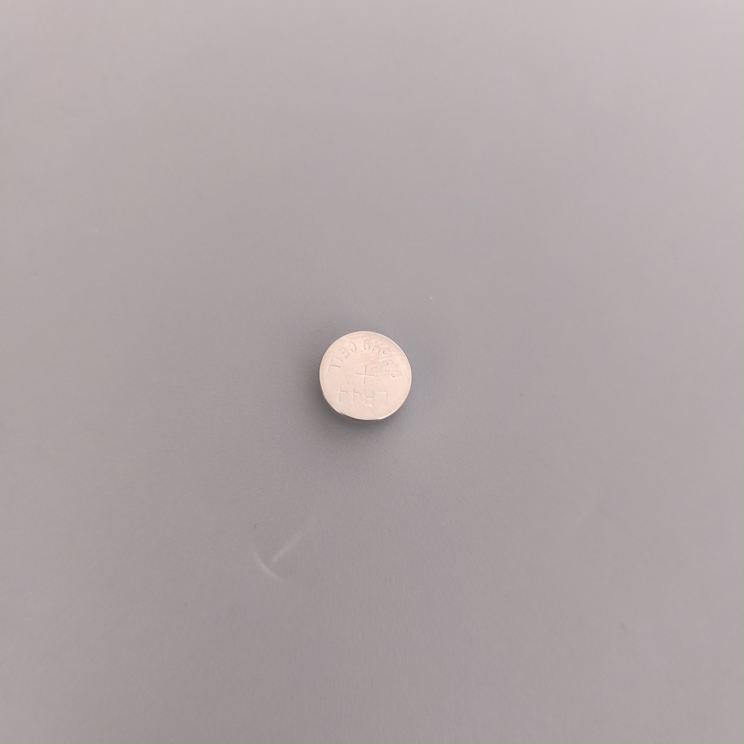 LR44 Button Cell Battery, Equivalent to AG13 / L1154 / A76 / SR44 / 357A, 1.5V Small Round Coin Battery for Electronic Watches, Calculators,
