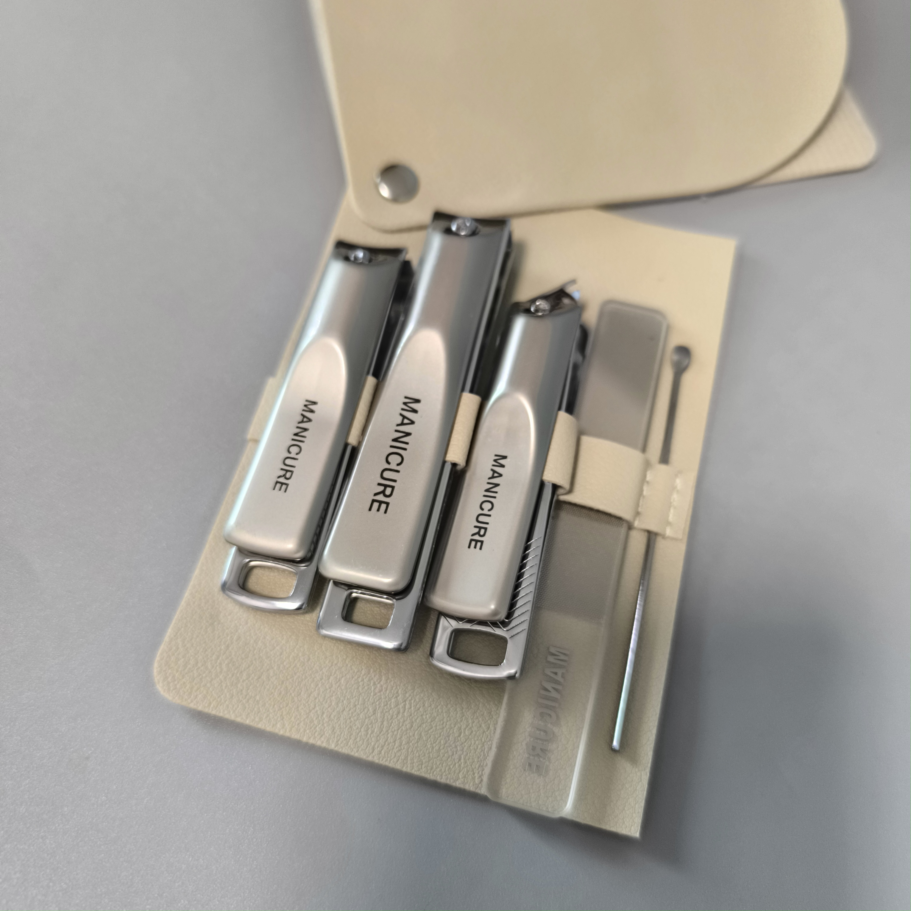 Manicure Set | 3 Nail Clippers + File + Ear Pick