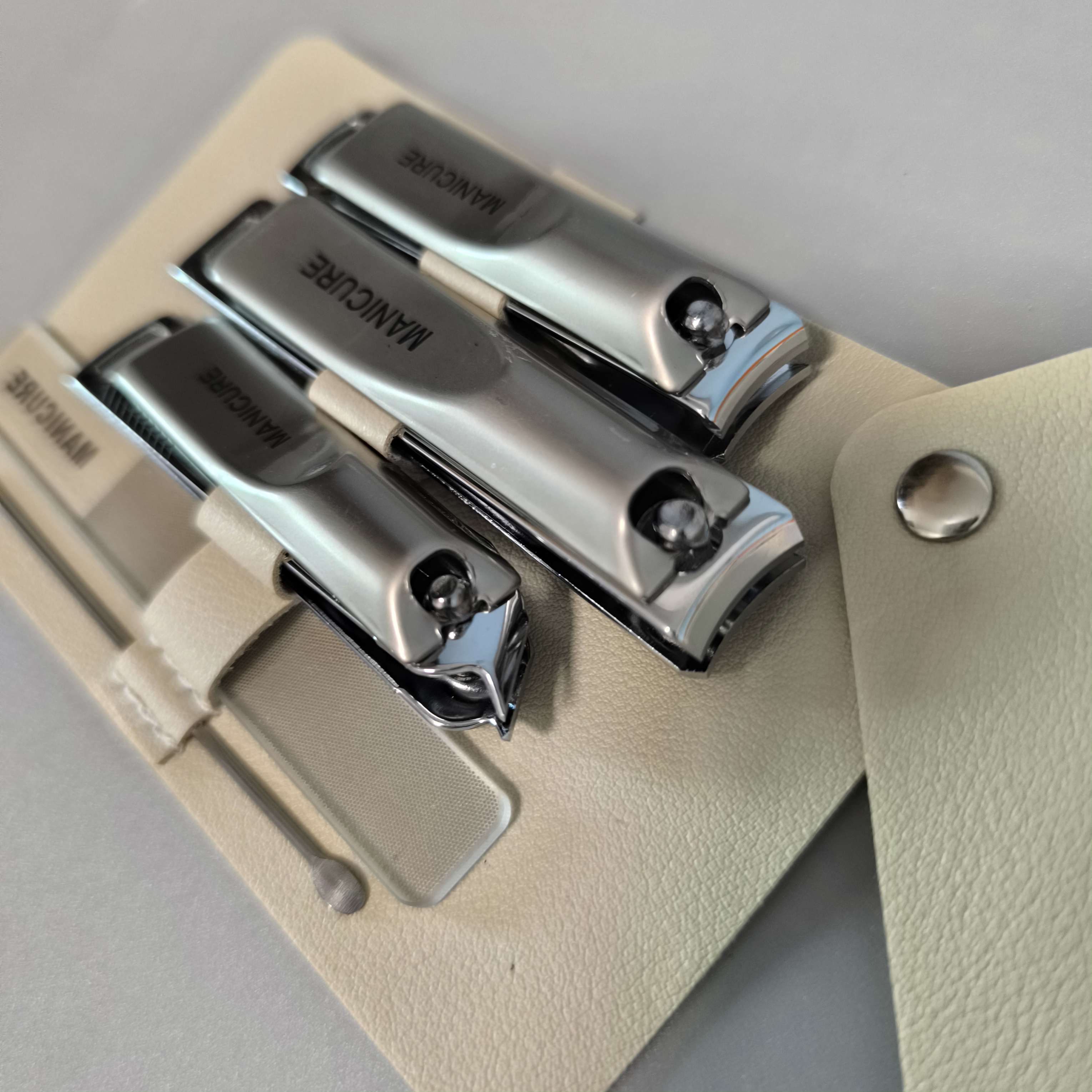 Manicure Set | 3 Nail Clippers + File + Ear Pick