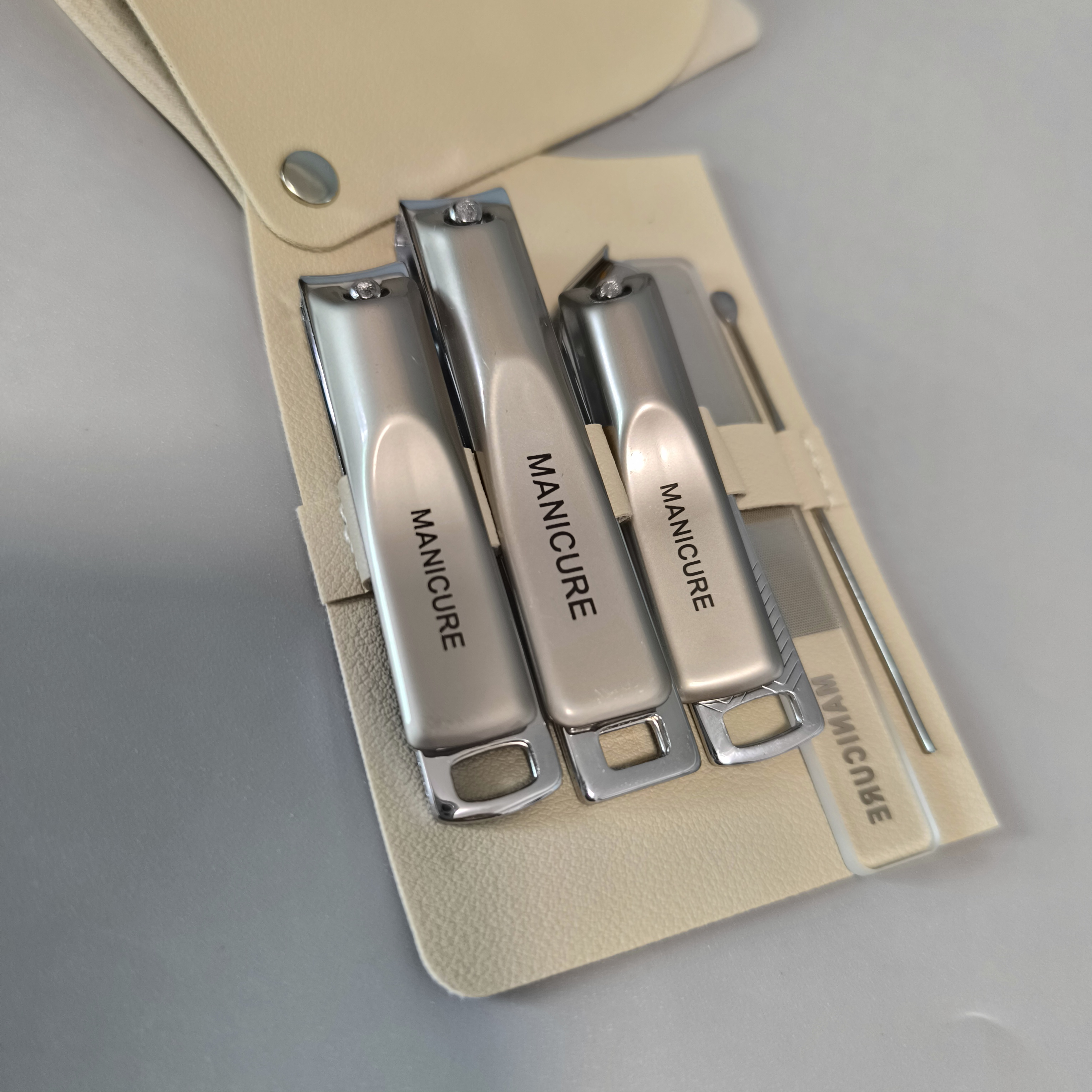 Manicure Set | 3 Nail Clippers + File + Ear Pick